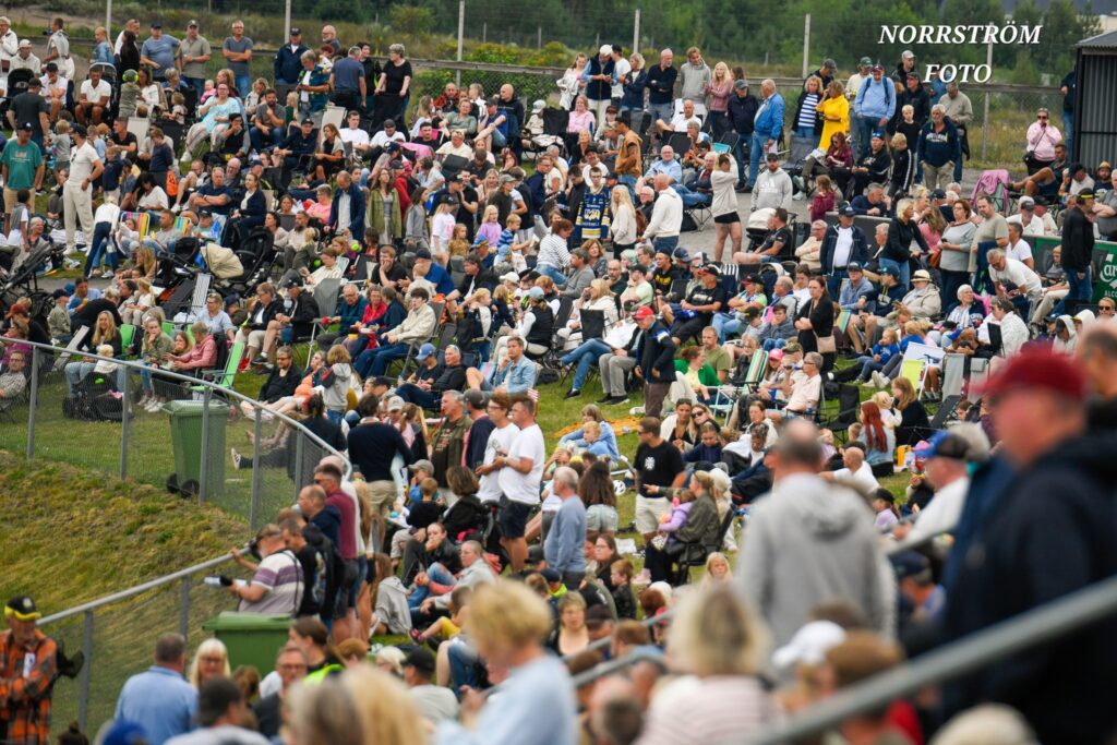 Storseger inför 6 337 åskådare