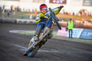 Vinst mot Rospiggarna och ny serieledare!